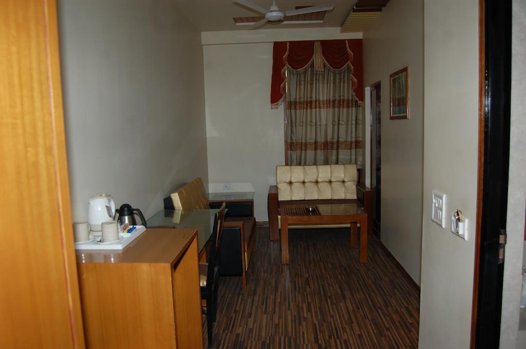 Metro Palace Hotel Bikaner Ngoại thất bức ảnh