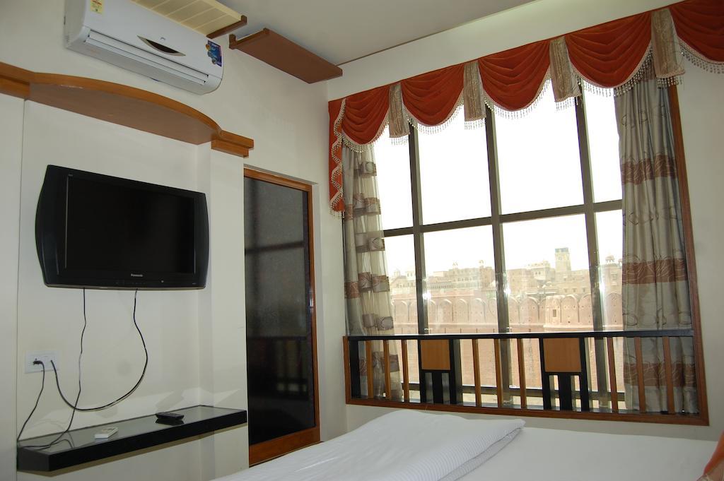 Metro Palace Hotel Bikaner Ngoại thất bức ảnh